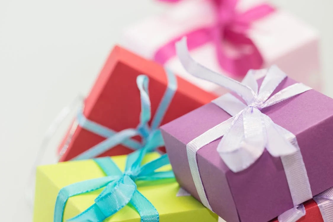 The Dos and Don'ts of Gift Giving Etiquette in Australia: A Guide to Nailing the Art of Gifting Down Under